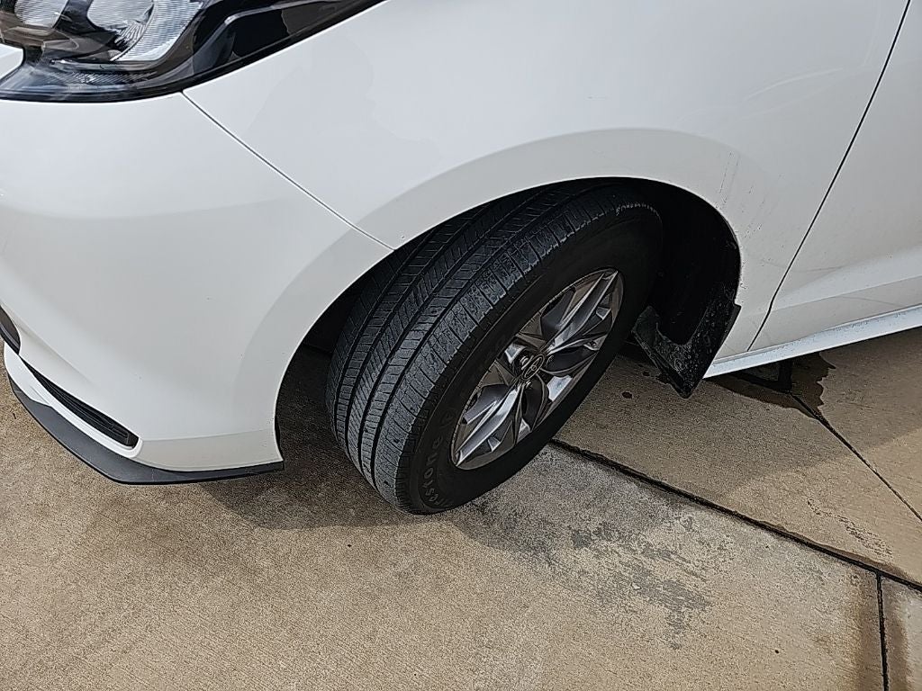 2025 Toyota Sienna LE 8 Passenger