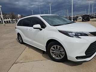 2025 Toyota Sienna LE 8 Passenger