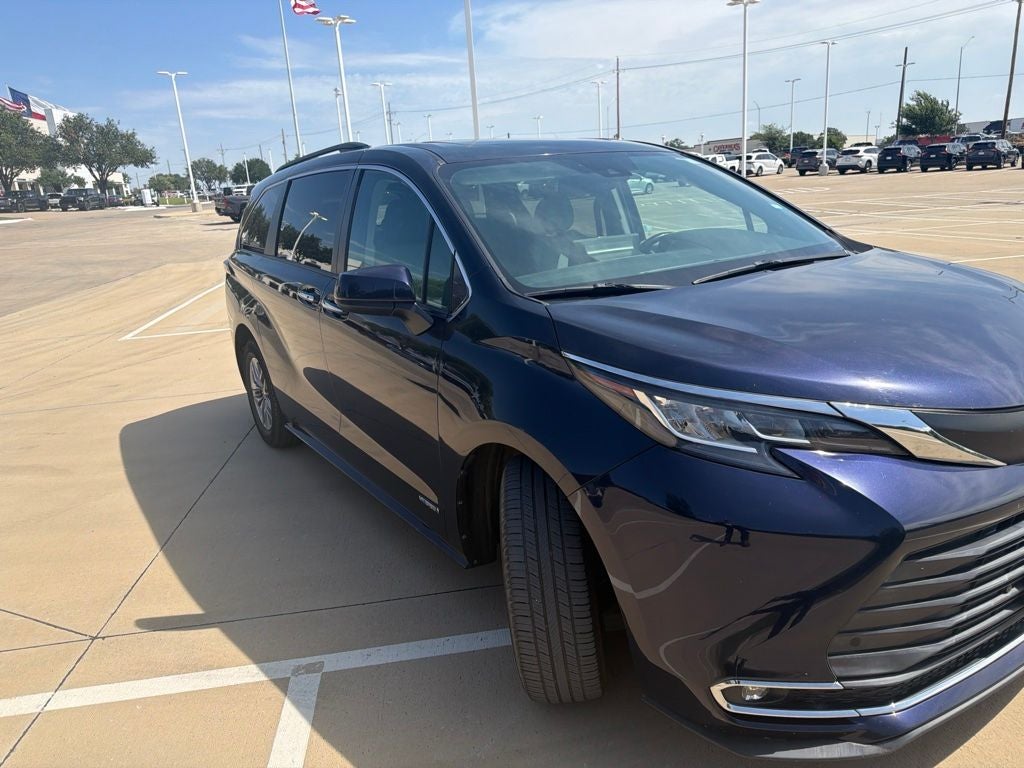 2021 Toyota Sienna XLE