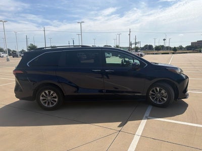 2021 Toyota Sienna XLE