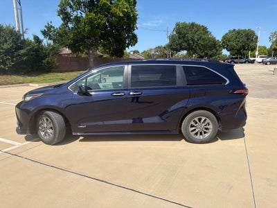 2021 Toyota Sienna XLE