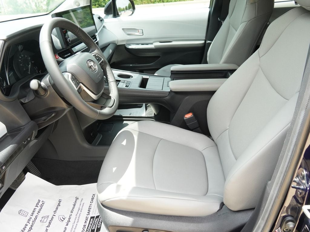 2026 Toyota Sienna XLE 8 Passenger