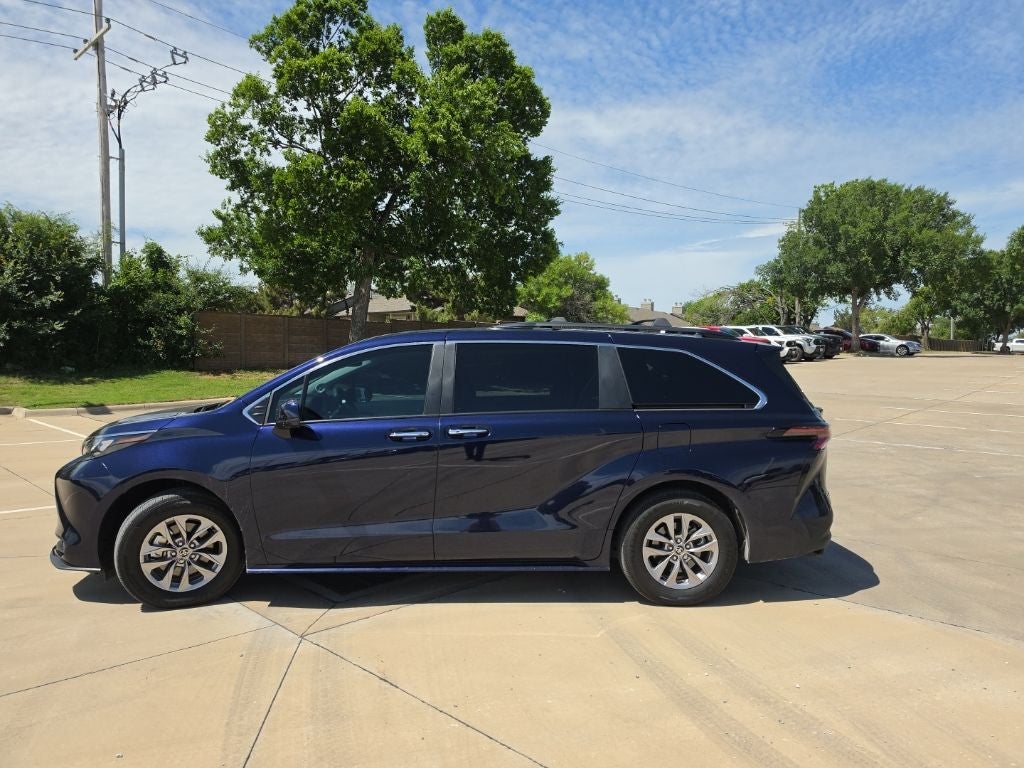 2026 Toyota Sienna XLE 8 Passenger