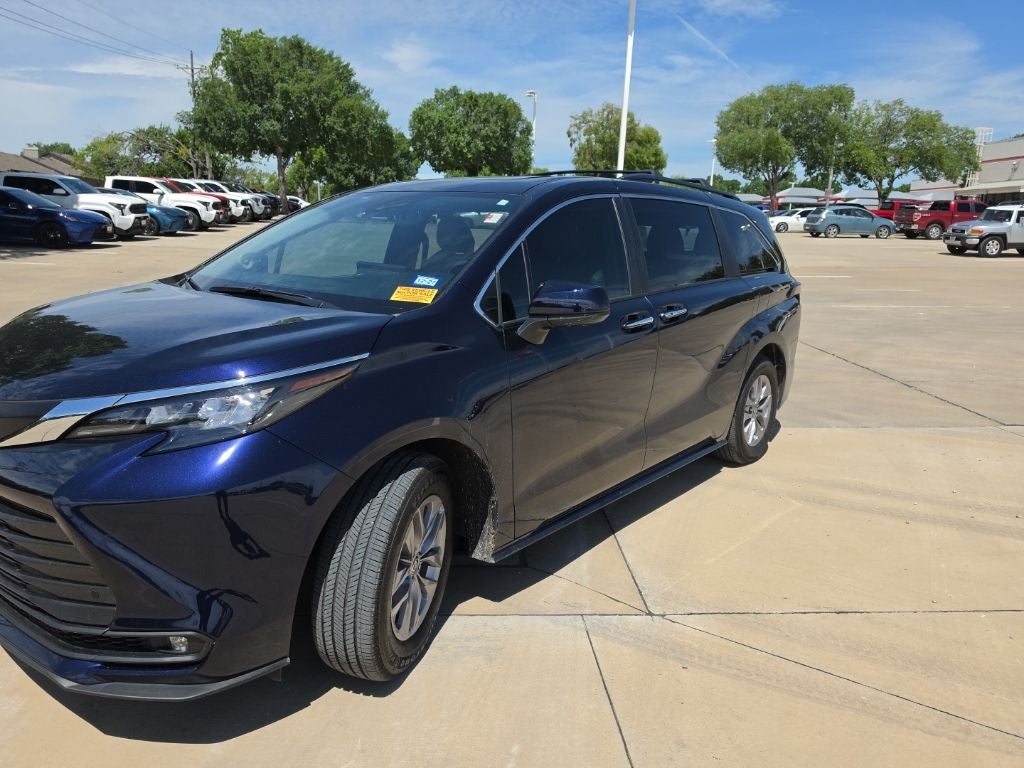 2026 Toyota Sienna XLE 8 Passenger