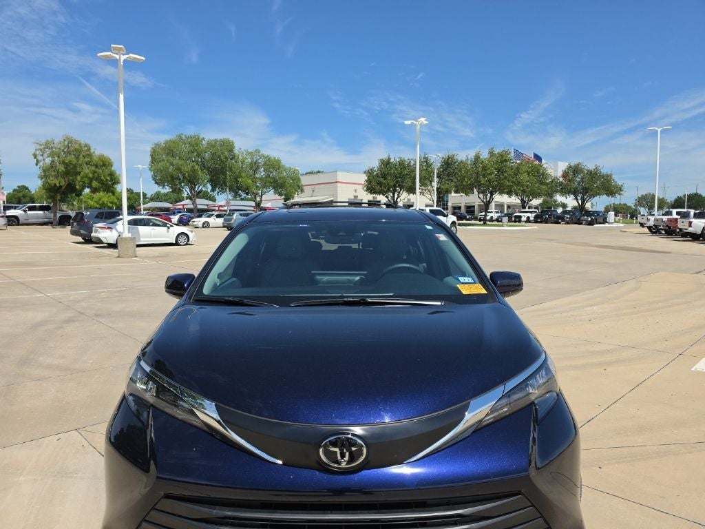 2026 Toyota Sienna XLE 8 Passenger