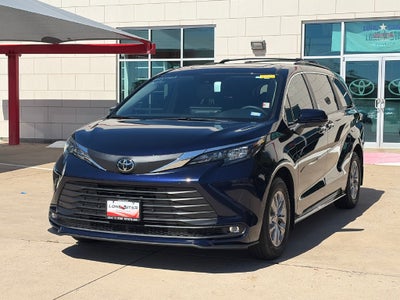 2026 Toyota Sienna XLE 8 Passenger