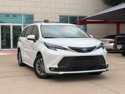 2025 Toyota Sienna XLE 8 Passenger