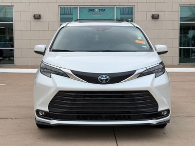 2025 Toyota Sienna XLE 8 Passenger