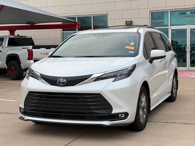 2025 Toyota Sienna XLE 8 Passenger