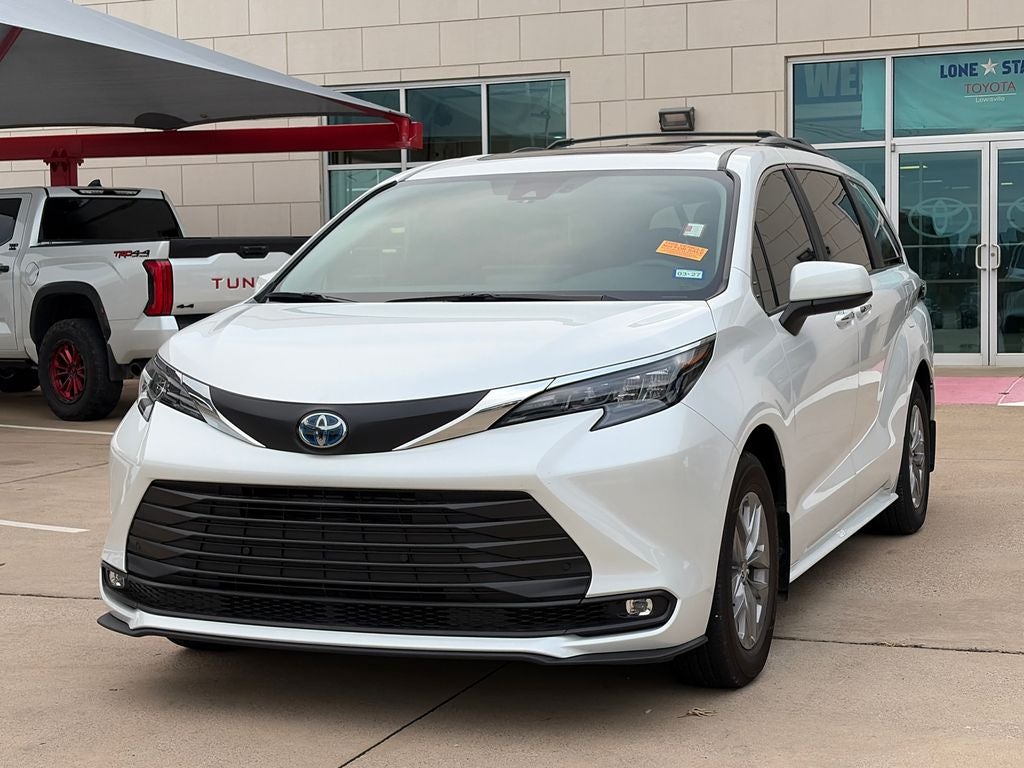 2025 Toyota Sienna XLE 8 Passenger