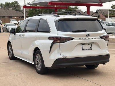 2025 Toyota Sienna XLE 8 Passenger