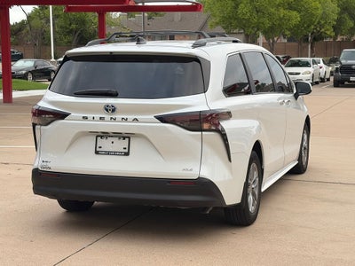 2025 Toyota Sienna XLE 8 Passenger