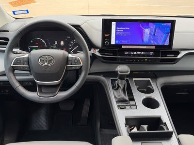 2025 Toyota Sienna XLE 8 Passenger
