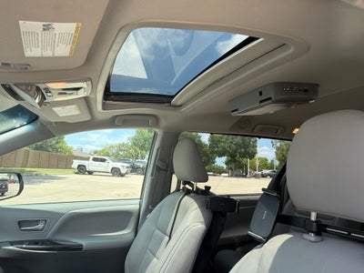 2017 Toyota Sienna XLE 8 Passenger