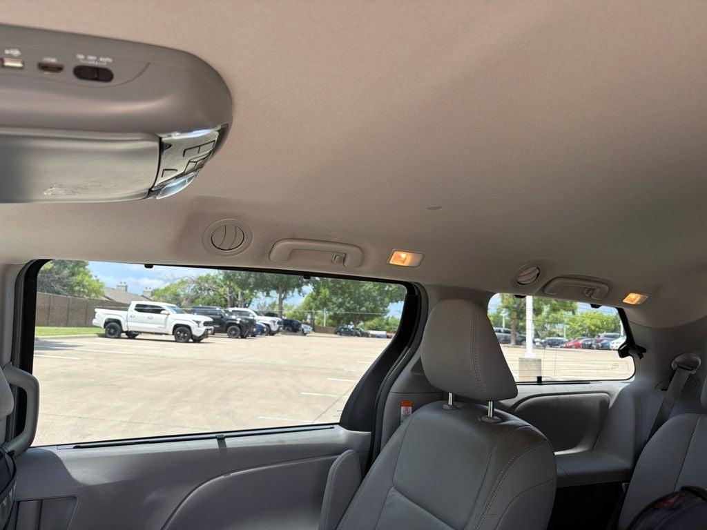 2017 Toyota Sienna XLE 8 Passenger