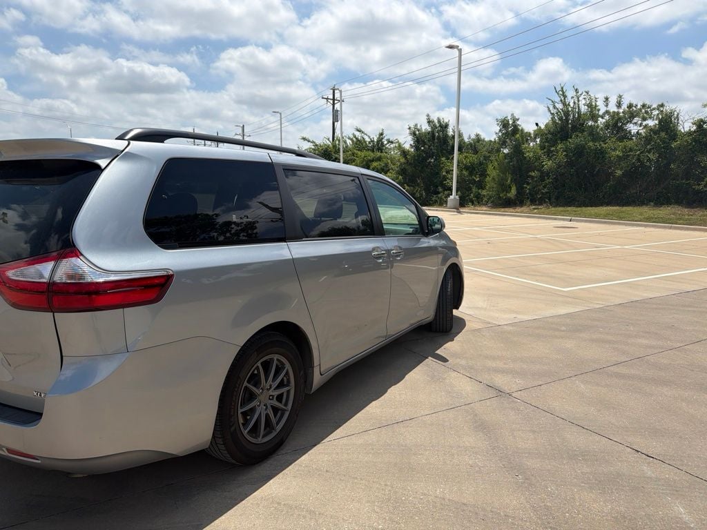 2017 Toyota Sienna XLE 8 Passenger