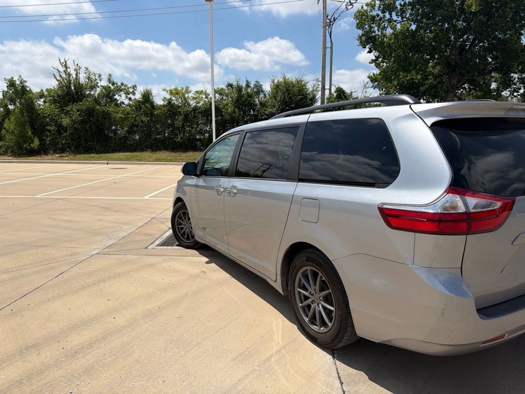 2017 Toyota Sienna XLE 8 Passenger