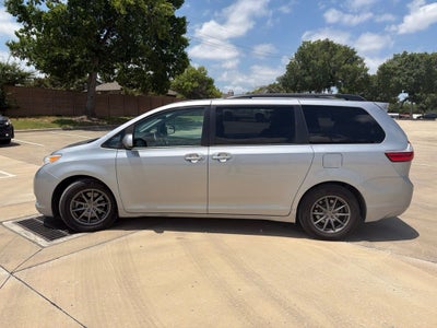 2017 Toyota Sienna XLE 8 Passenger