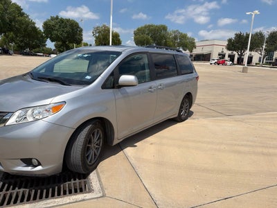 2017 Toyota Sienna XLE 8 Passenger