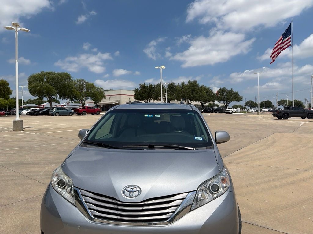 2017 Toyota Sienna XLE 8 Passenger