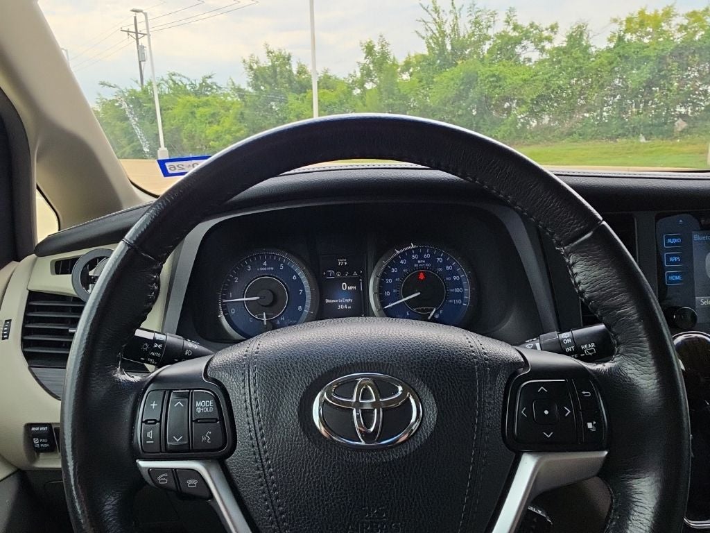 2017 Toyota Sienna XLE Premium 7 Passenger