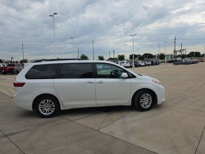 2017 Toyota Sienna XLE Premium 7 Passenger