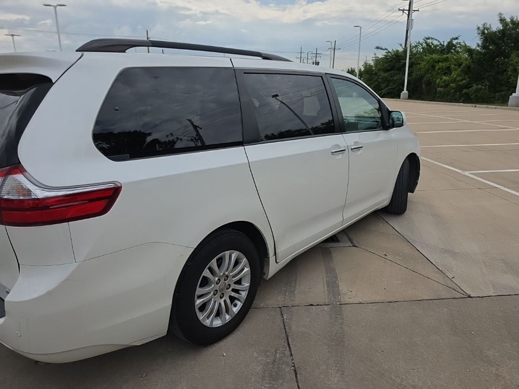 2017 Toyota Sienna XLE Premium 7 Passenger