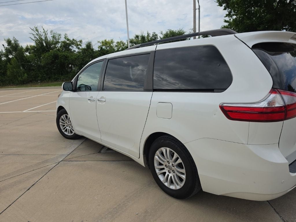 2017 Toyota Sienna XLE Premium 7 Passenger