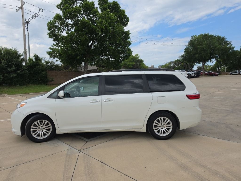 2017 Toyota Sienna XLE Premium 7 Passenger
