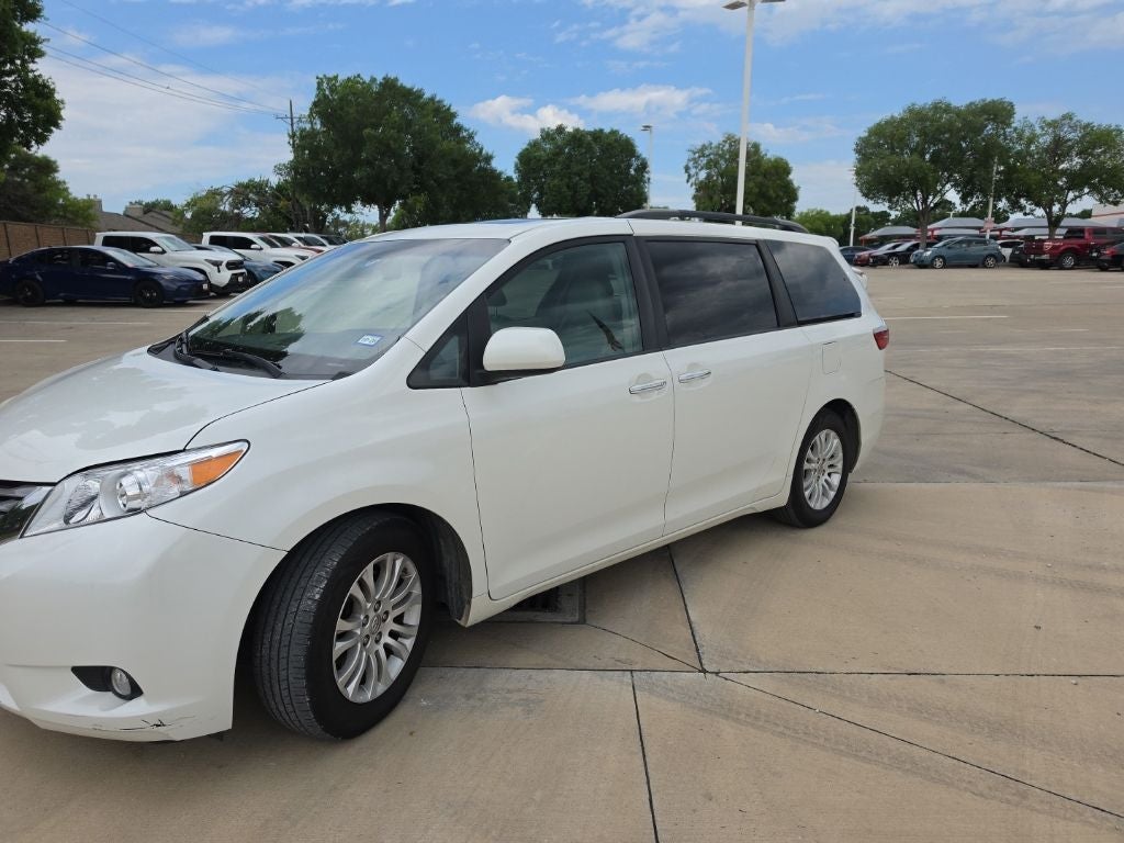 2017 Toyota Sienna XLE Premium 7 Passenger