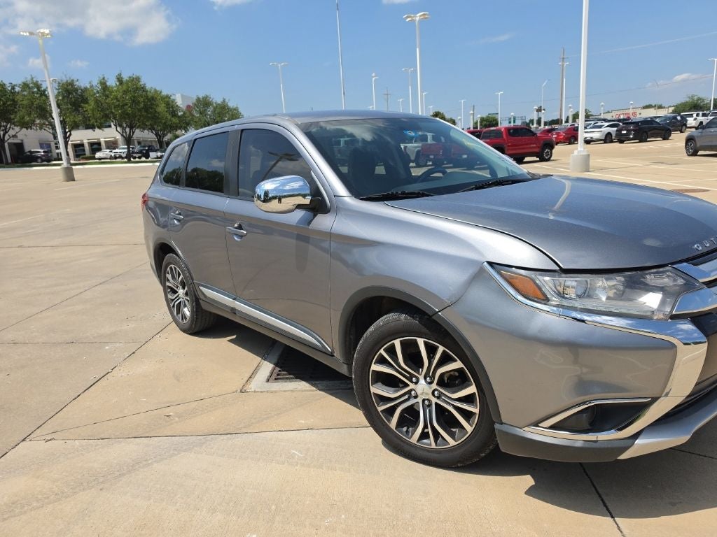 2018 Mitsubishi Outlander ES FWD's photo
