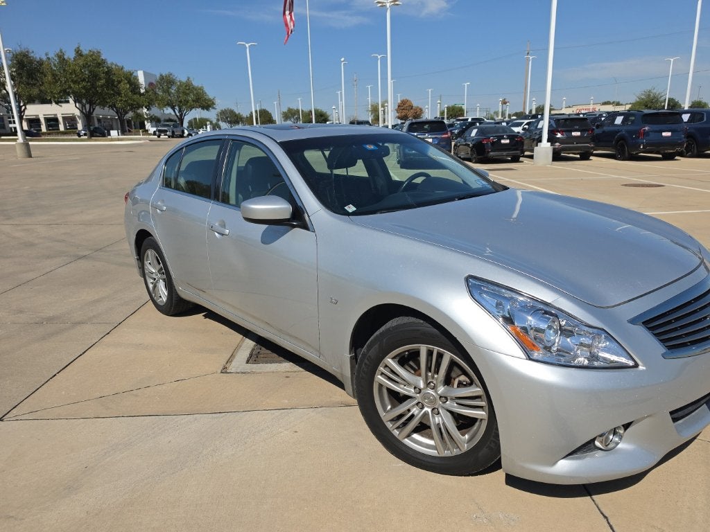 2015 INFINITI Q40 Base