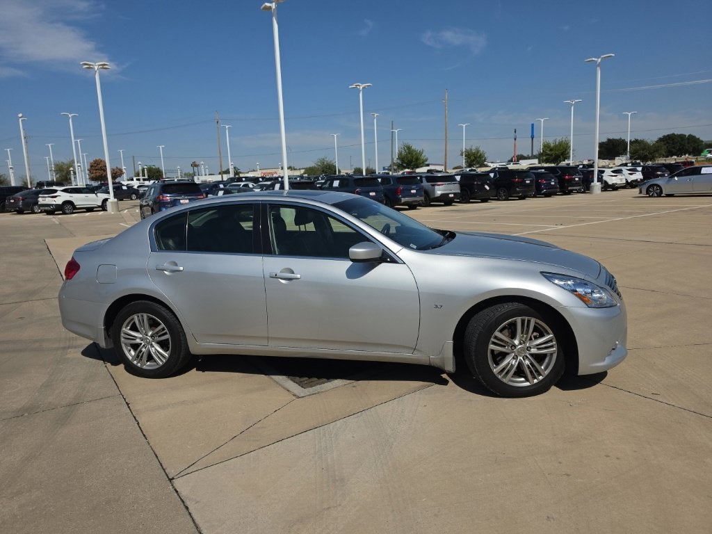 2015 INFINITI Q40 Base