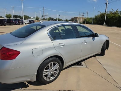 2015 INFINITI Q40 Base
