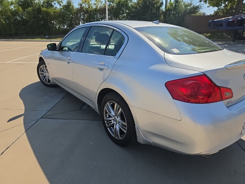 2015 INFINITI Q40 Base
