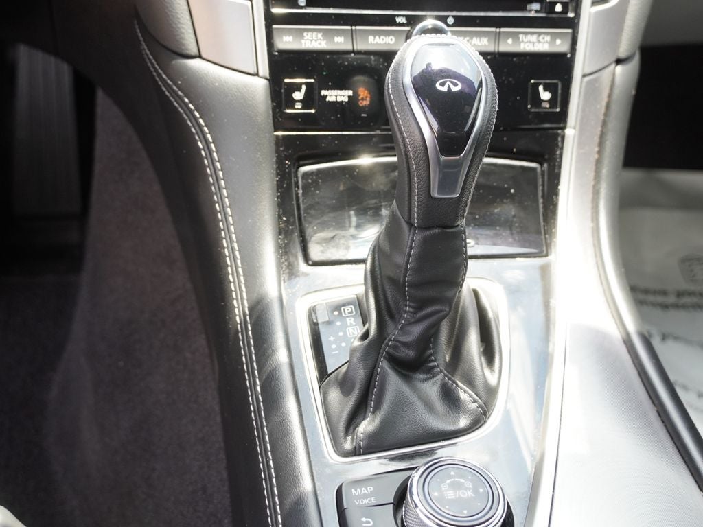 2022 INFINITI Q60 LUXE