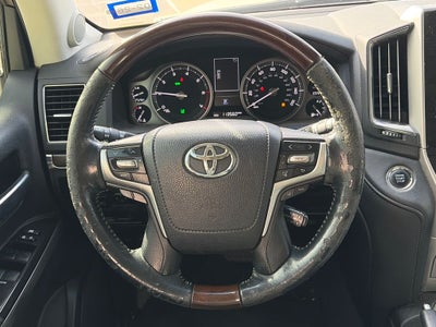 2016 Toyota Land Cruiser Base
