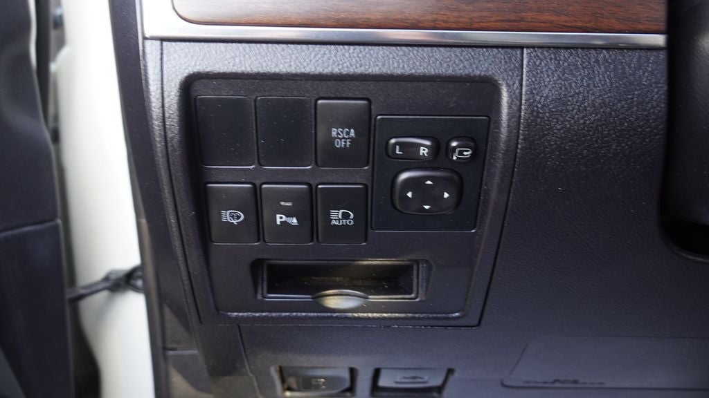 2016 Toyota Land Cruiser Base