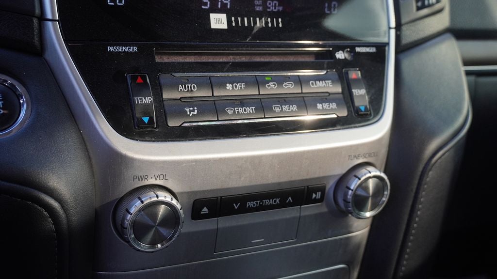 2016 Toyota Land Cruiser Base