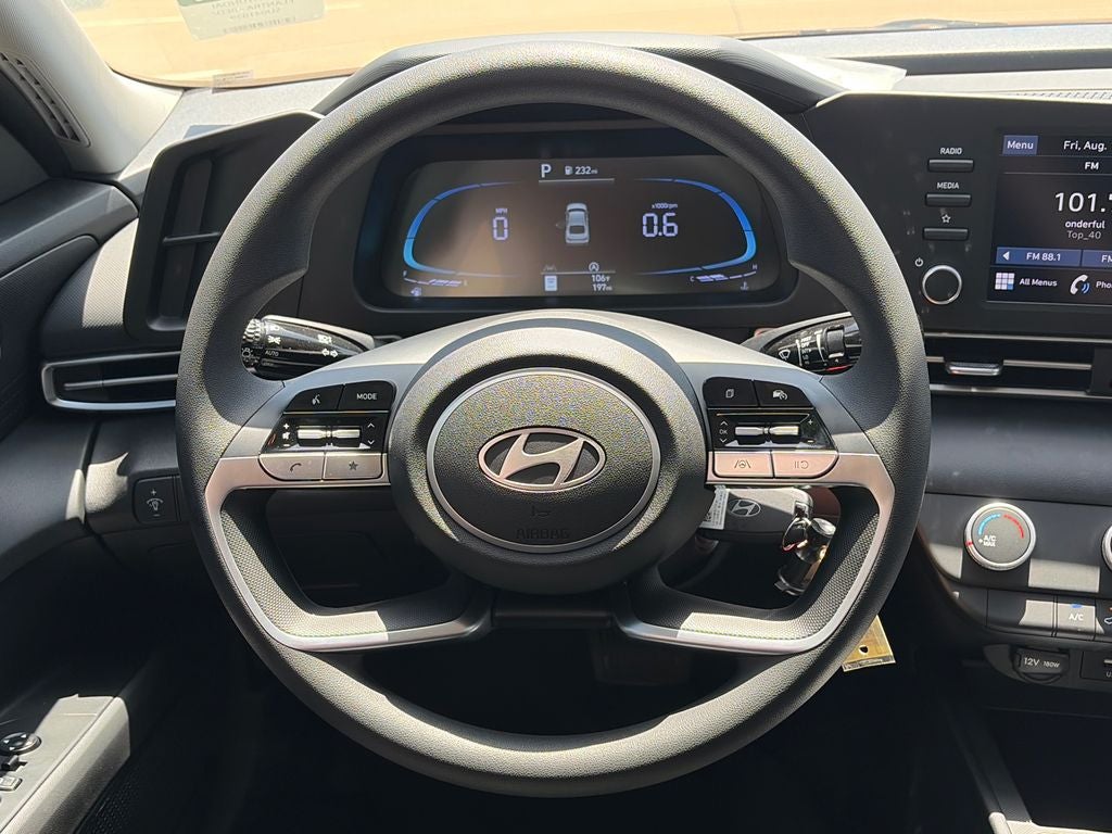 2025 Hyundai Elantra SE - Photo 11
