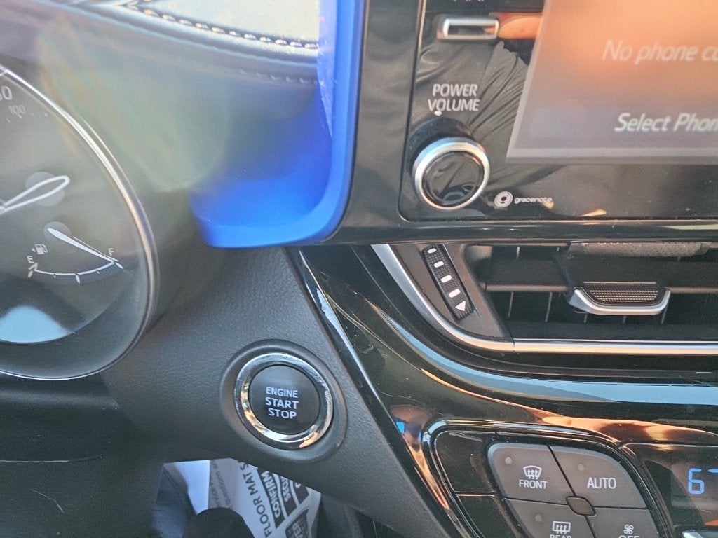 2022 Toyota C-HR XLE