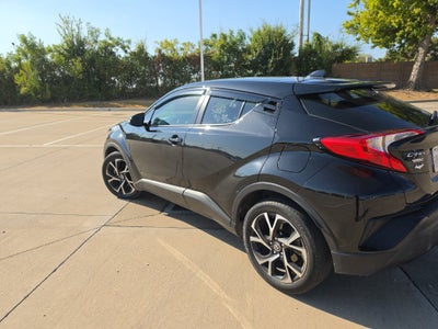 2022 Toyota C-HR XLE