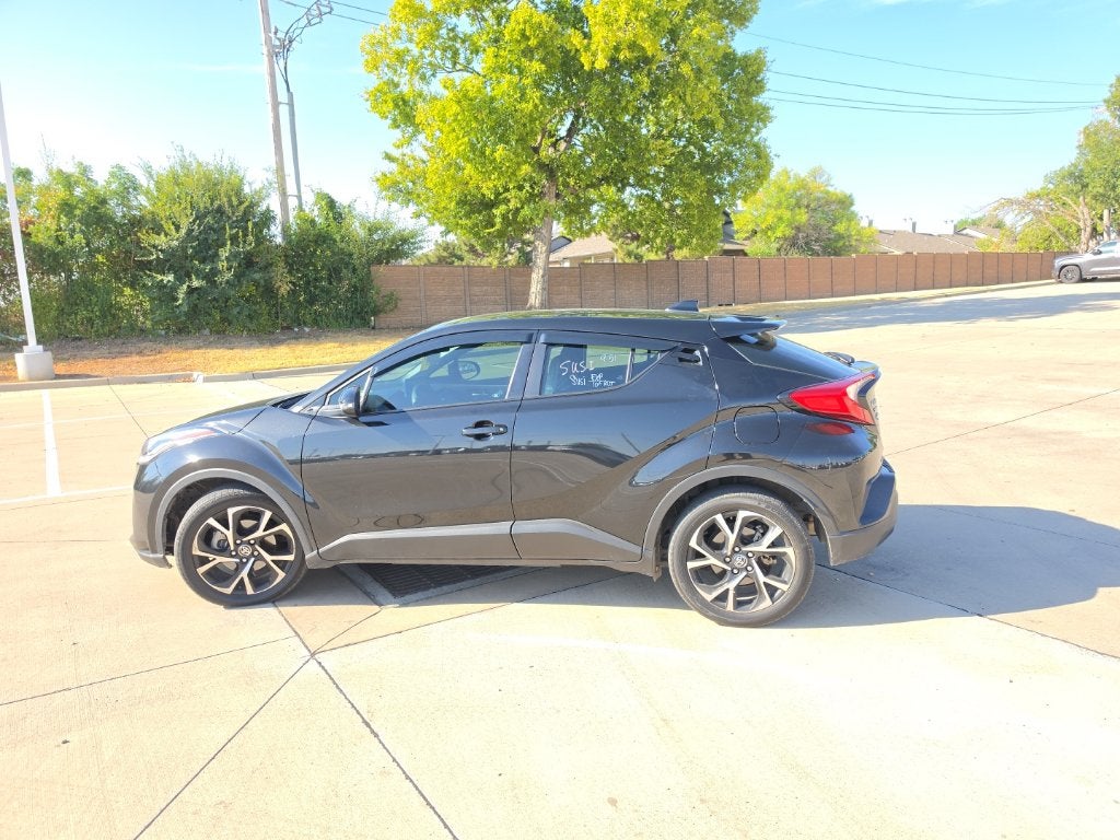 2022 Toyota C-HR XLE