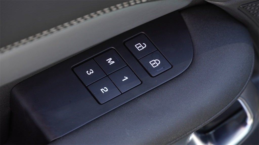 2025 Land Rover Discovery Dynamic SE