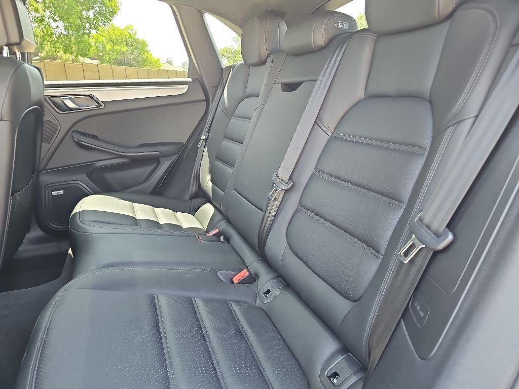 2021 Porsche Macan Turbo