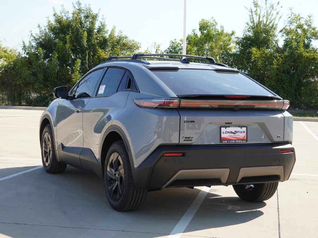 2027 Toyota C-HR SE